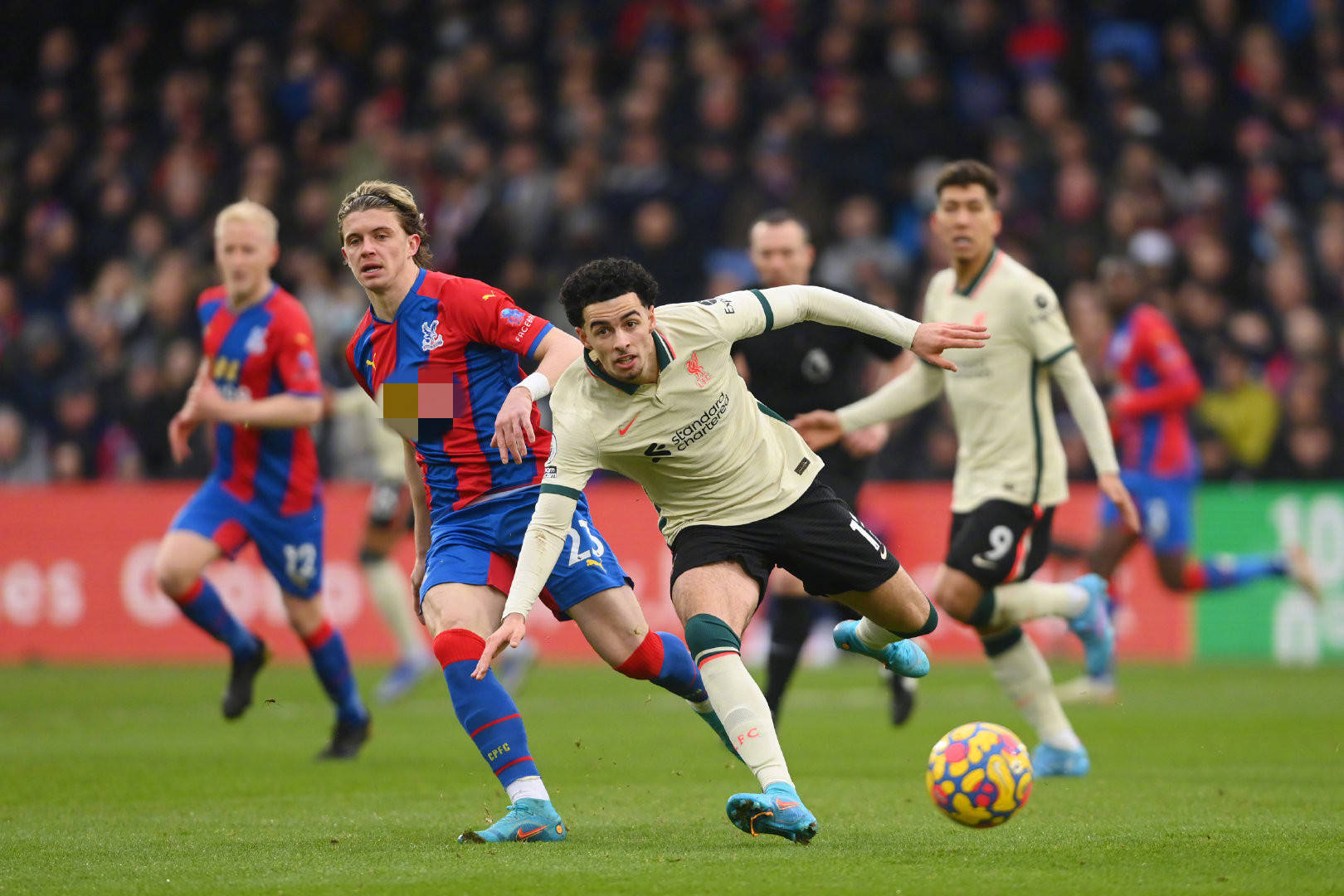 官方：切尔西签下水晶宫18岁边锋德里，双方签约至2029年.